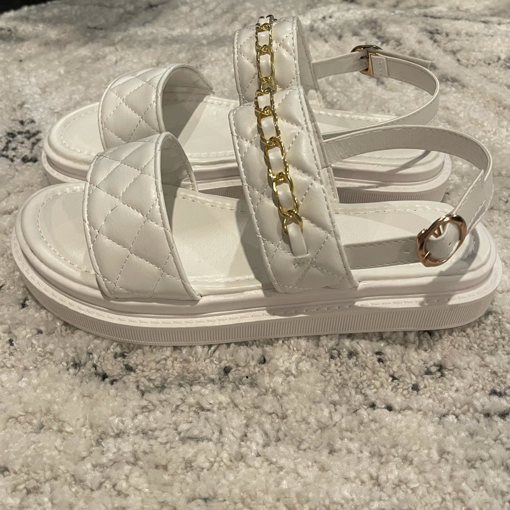 White quilted sandals with gold chain detail